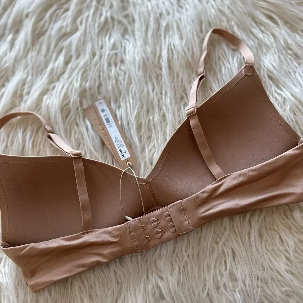 SKIMS Nude Seamless Bra - Picture 6 of 7